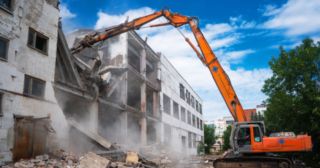 Промышленный демонтаж зданий Назрань, цена от 3004 руб.